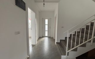 Casa individuala cu 5 camere in Mosnita Noua zona castel - Poză 12