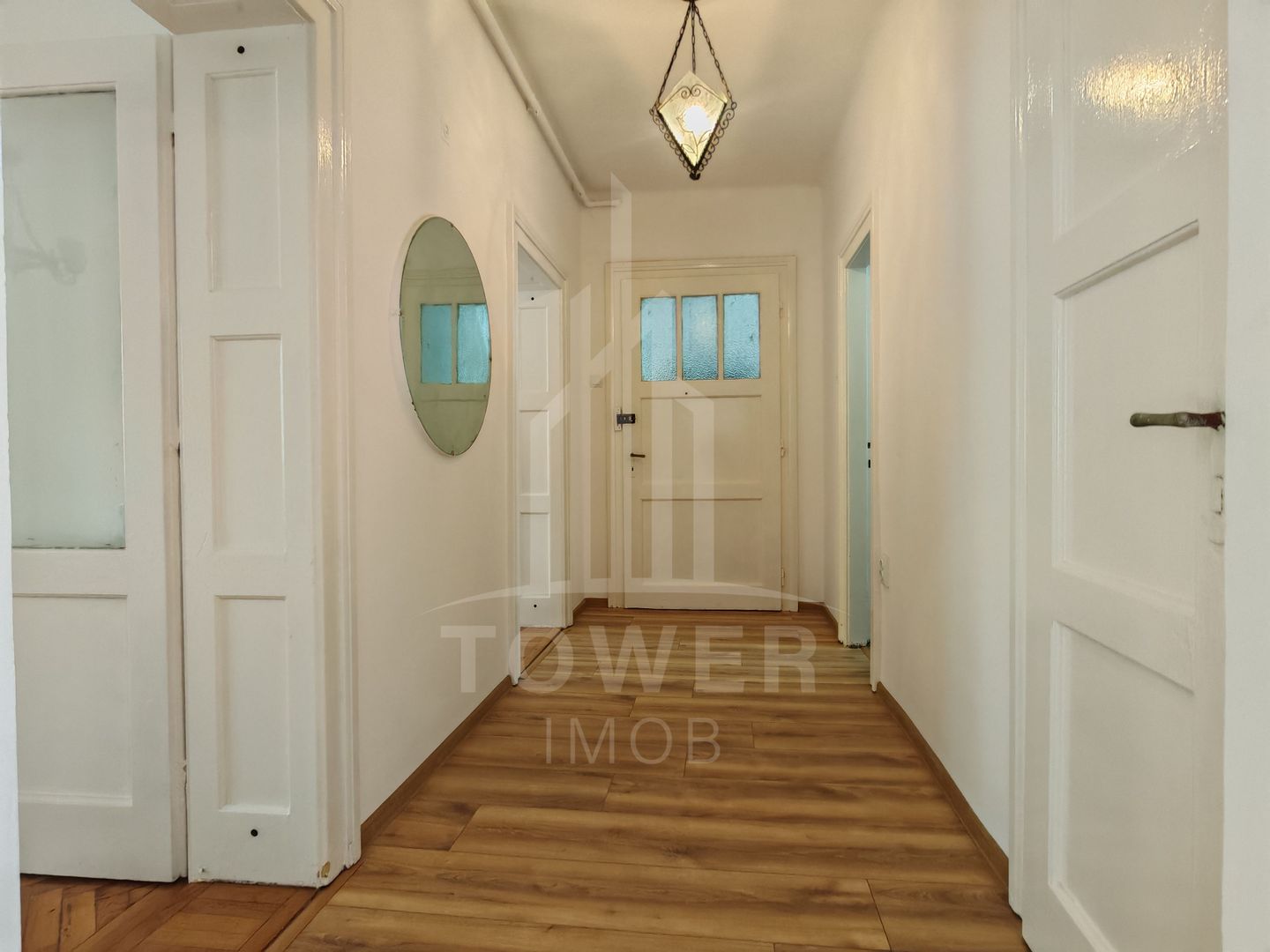 De închiriat apartament 3 camere  etajul 1 zonă ultracentrală. - Poză 1