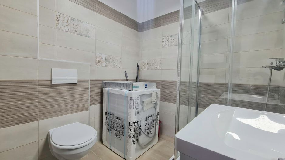 Apartament nou, mobilat și utilat - 3 camere, 2 bai și curte - Poză 9