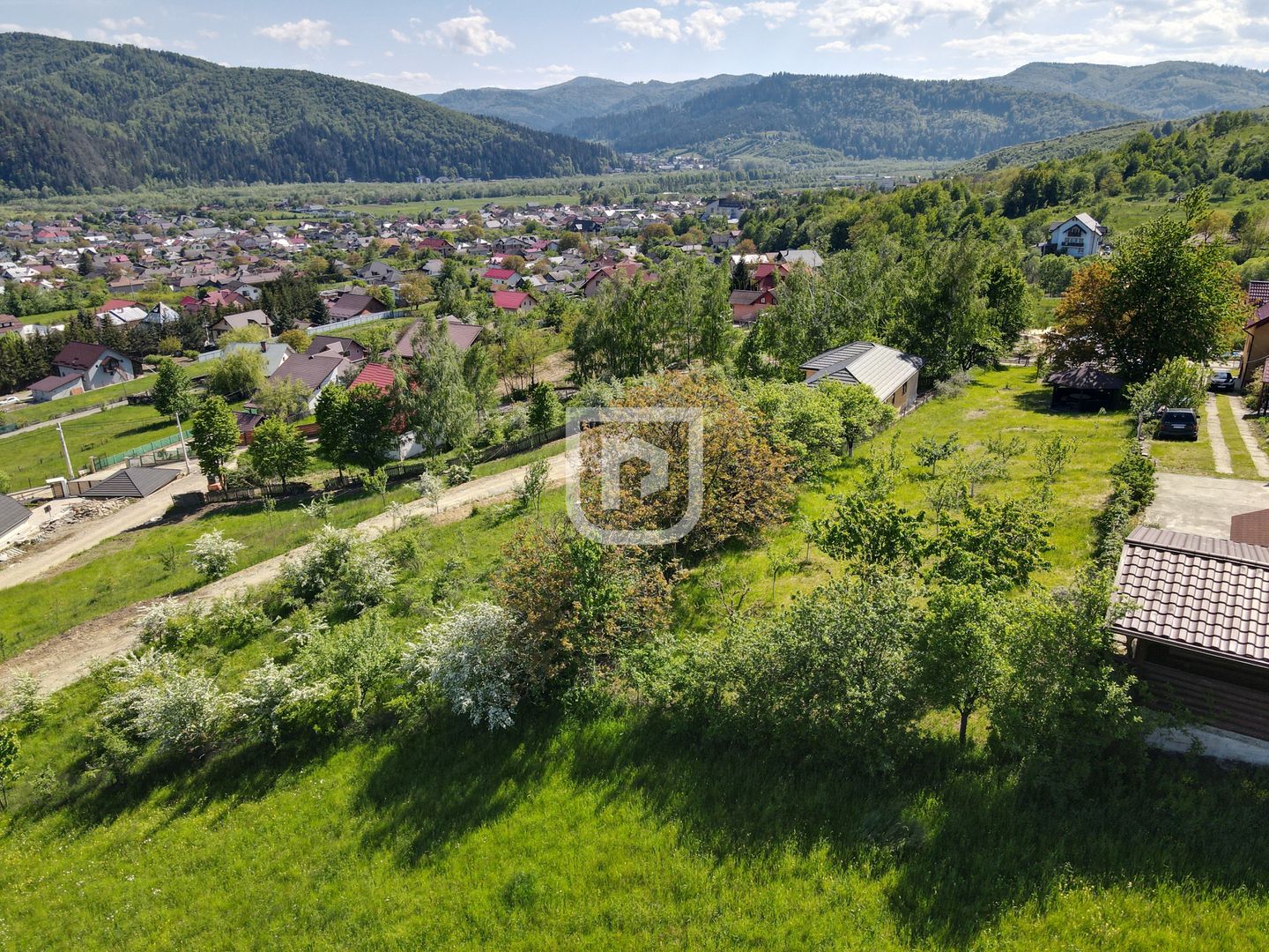 Casa bătrânească cu foișor și teren - Poză 7