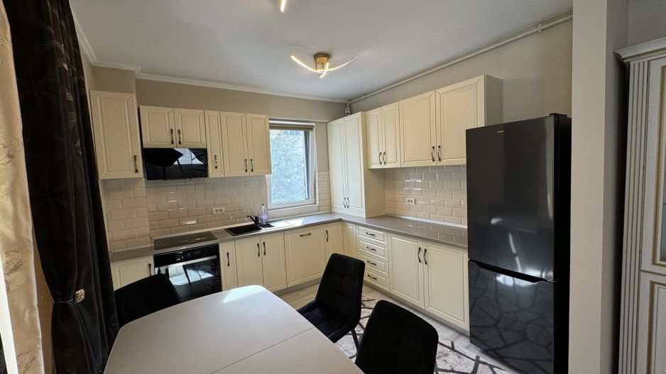 Apartament cu 2 camere mobilat si utilat de lux - Poză 10