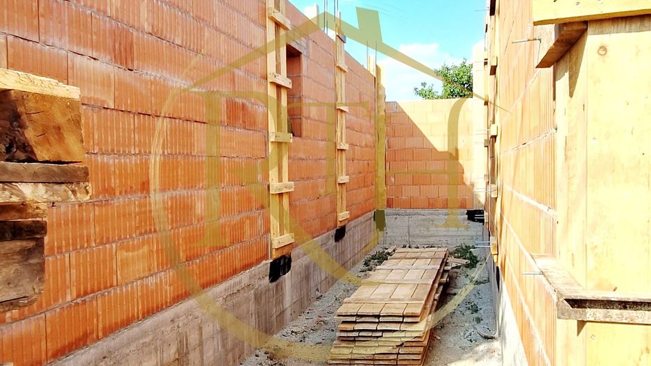 Oferim spre vanzare, Case tip duplex despartite prin spatiu verde, Giroc - Poză 10