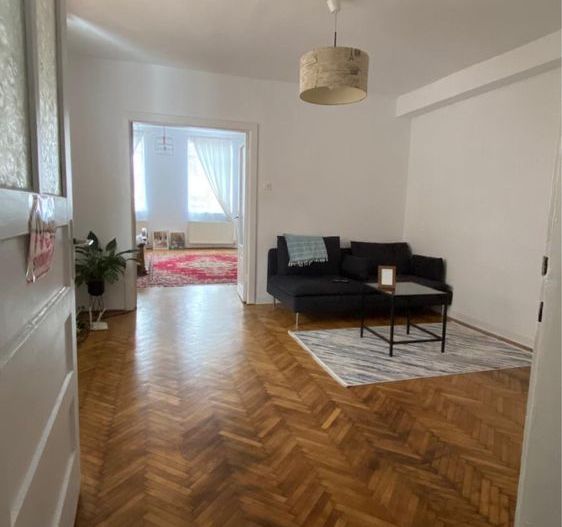 Casa de inchiriat pe strada De Mijloc - Poză 3
