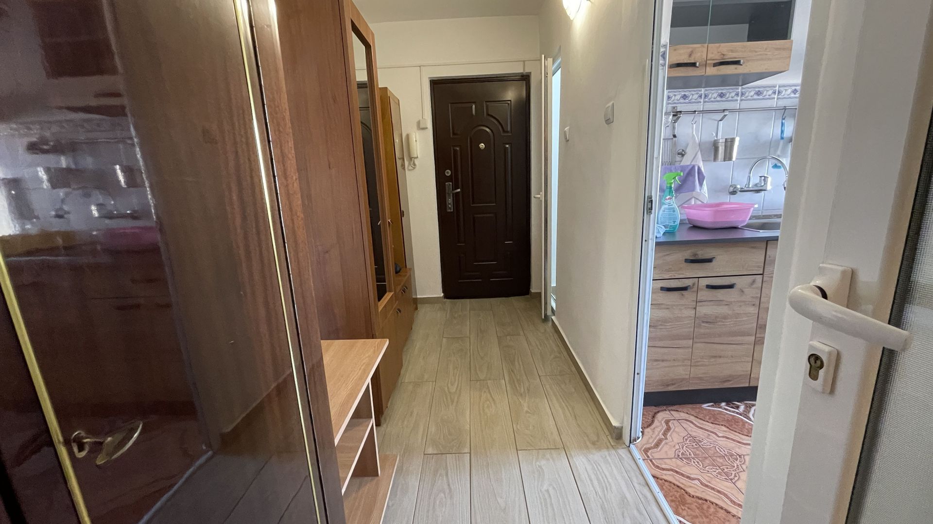 Apartament spațios cu două camere, etajul 4 cu acoperiș. - Poză 13