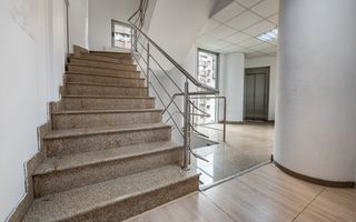 Cladire de birouri Vitan pretabilă pentru diverse afaceri. - Poză 14