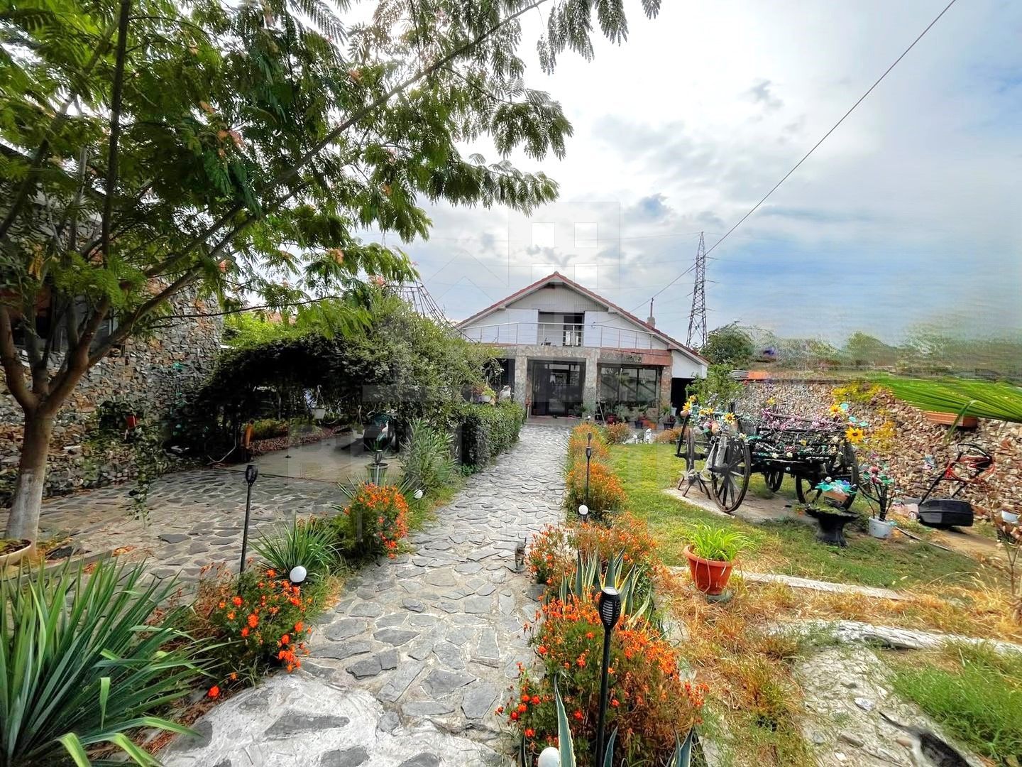 Casa Deosebita 3Camere 3Bai 1460mp Teren Garaj Piscina Bariera Valcii - Poză 1