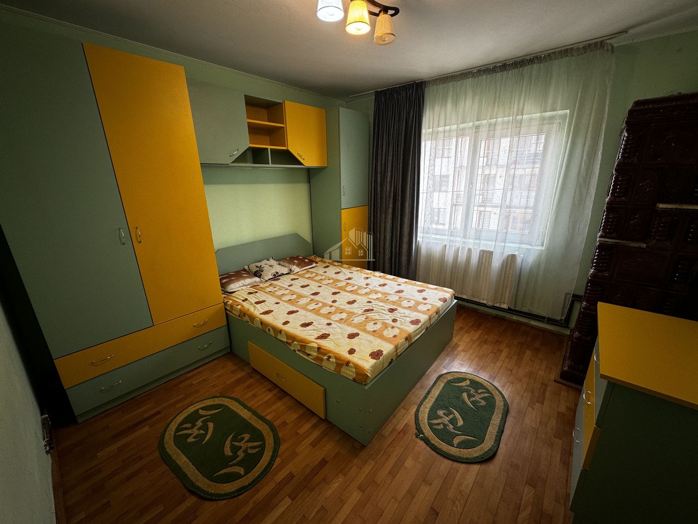 APARTAMENT 2 CAMERE CÂMPULUNG, ETAJ 2, GRUI - Poză 1