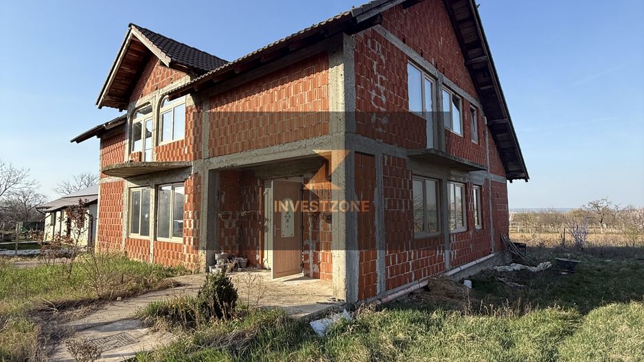 Casă spațioasă cu teren 806 mp - Poză 15