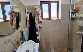 1/2 Duplex mobilat, utilat, 4 camere, pivnita, 200 mp teren - Poză 14