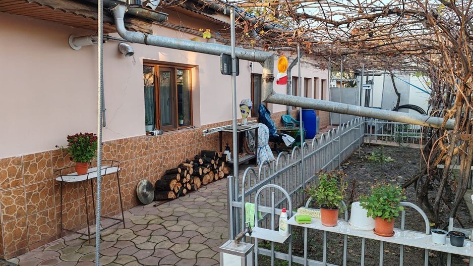 CASA IN POPESTI LEORDENI, RENOVATA, CURTE, MOBILAT-UTILATA - Poză 1