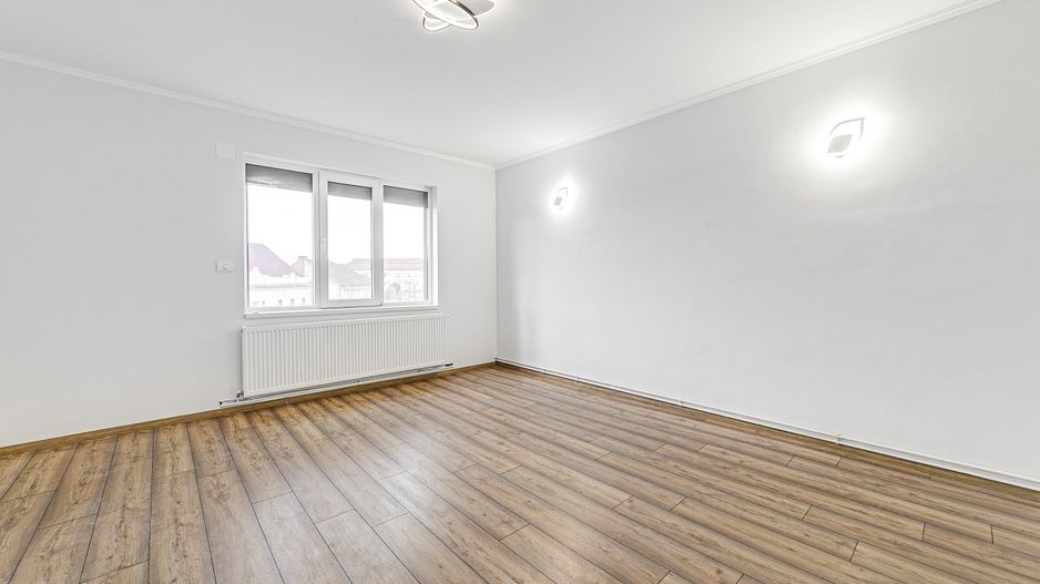 Apartament spațios în zonă centrală - Poză 6