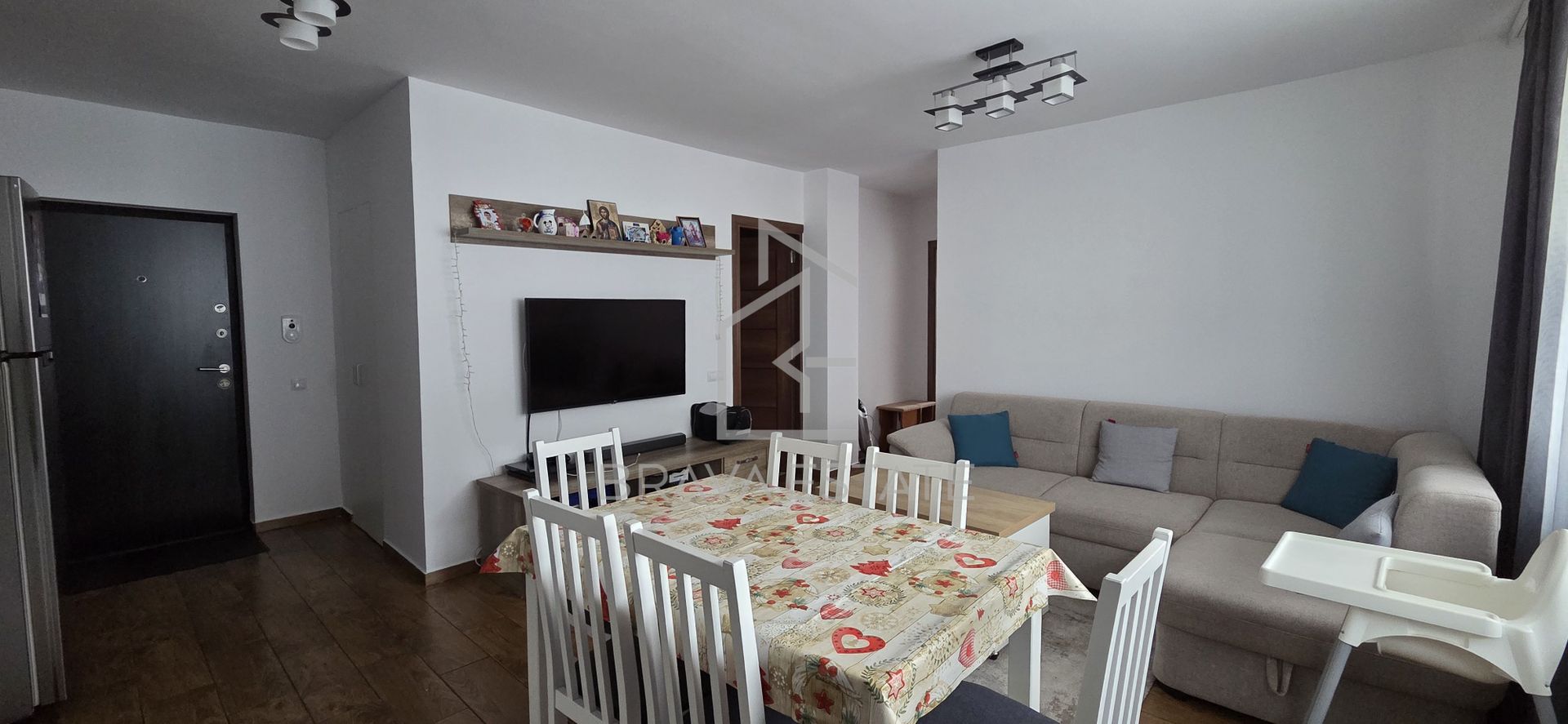 Apartament 3 camere, 61mp, 2 balcoane, parcare, strada Stejarului - Poză 2