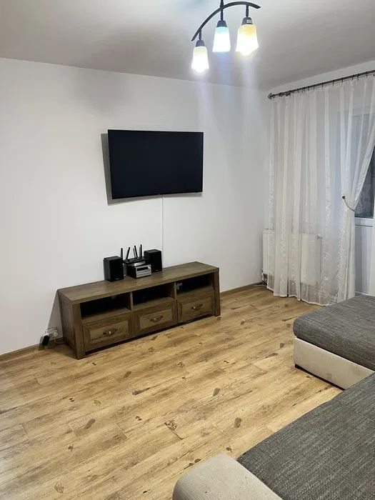 Aapratemt 3 camere si loc de paracare- et.3- 400euro-Mircea cel Batran - Poză 2