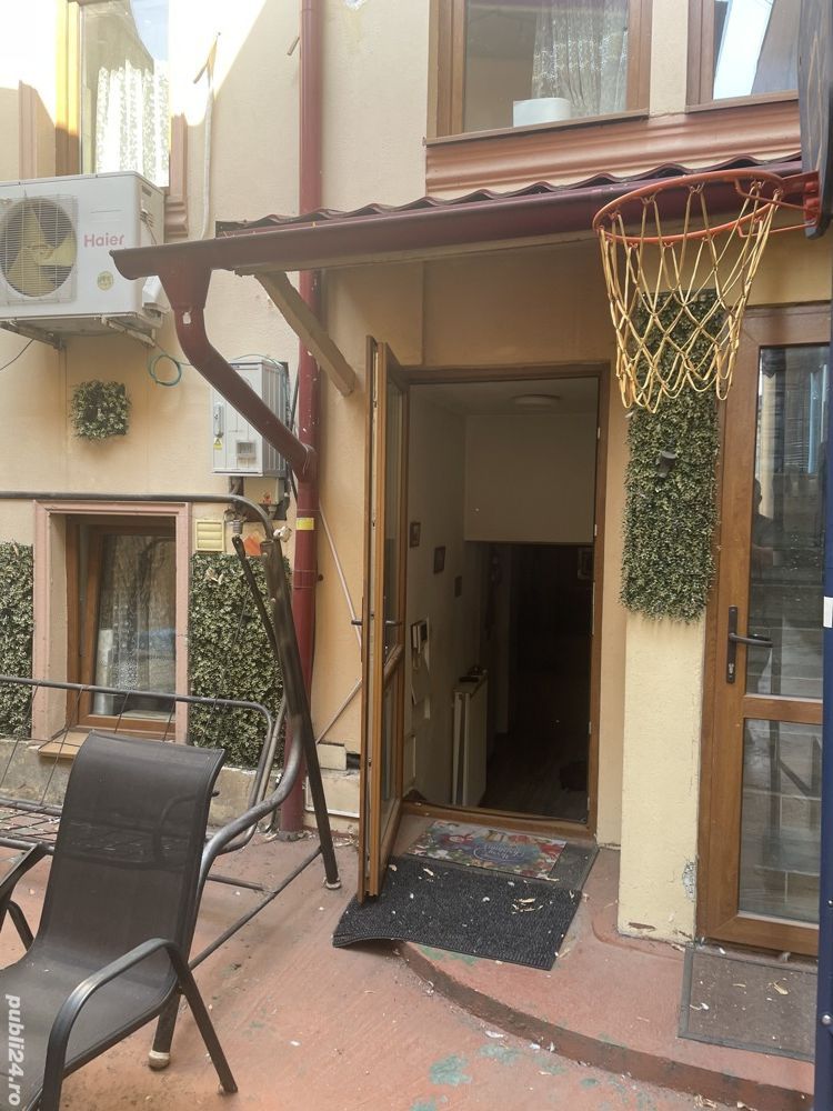 2 vile singur curte unic proprietar - Poză 4