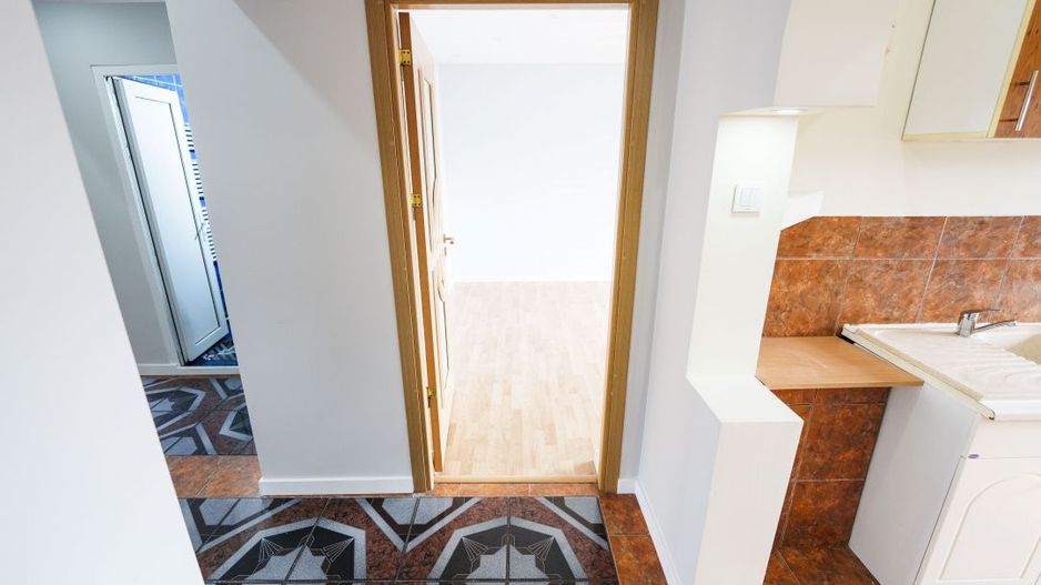 Apartament 4 camere renovat, bilateral, CT, Craiovita Noua - zona Kaufland - Poză 15