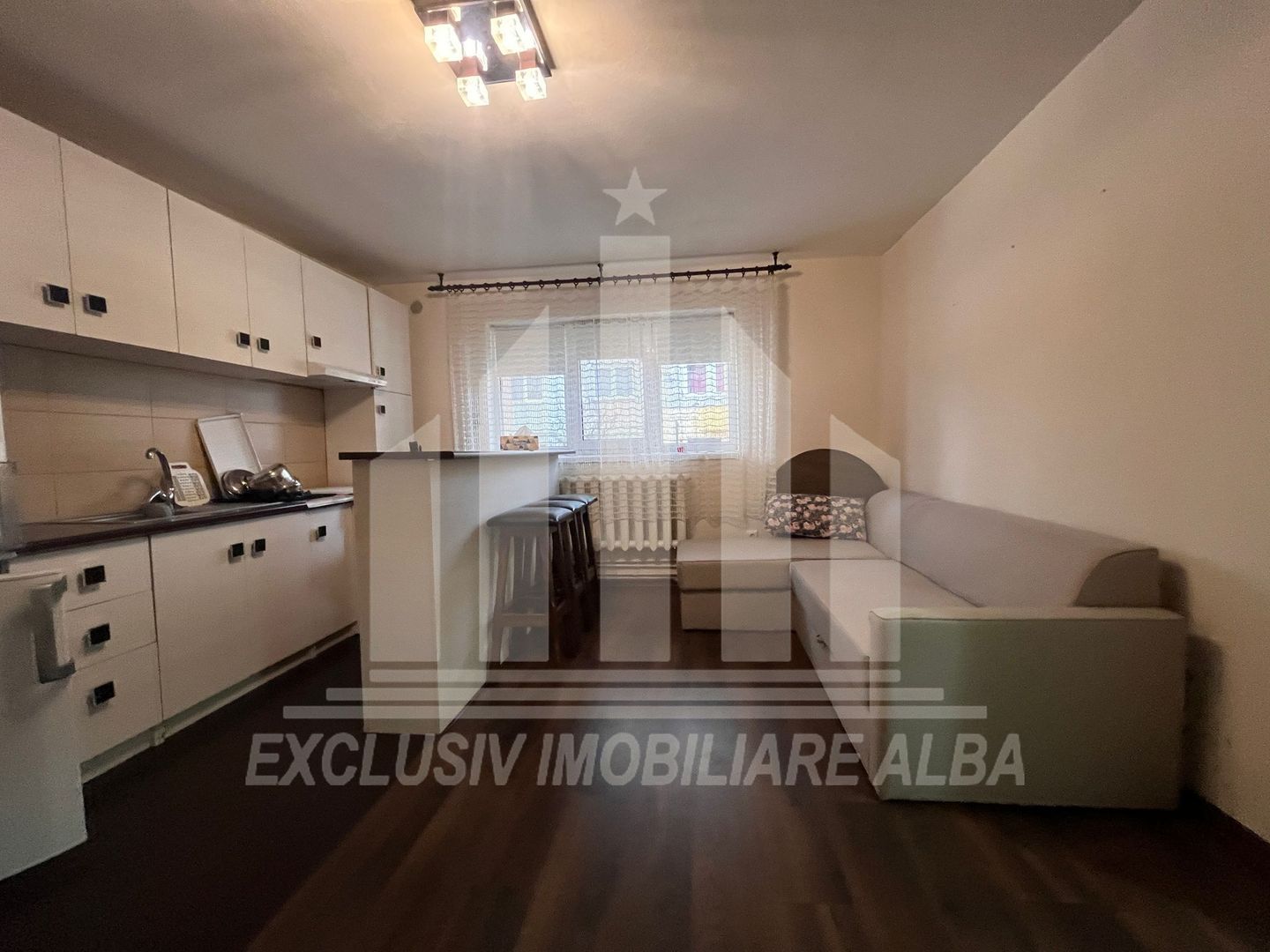 Apartament cu 3 camere de vanzare, Cetate - Poză 1