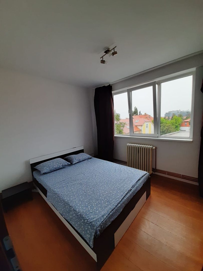 Apartament cu 3 camere - Centru/Piata 700 - Poză 4