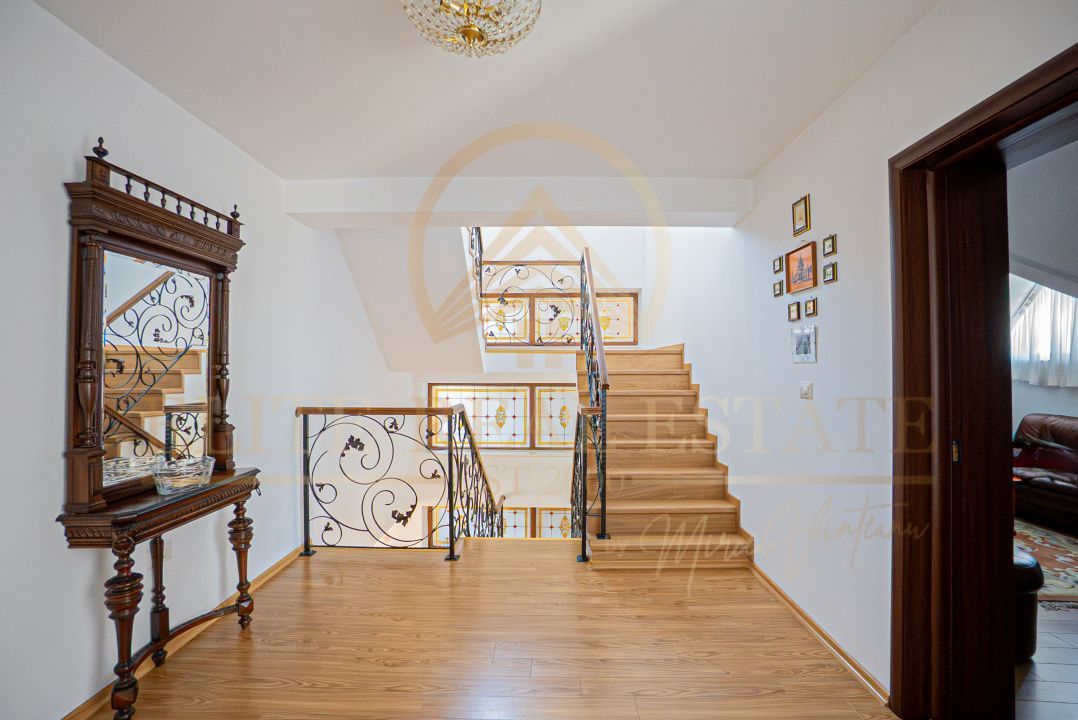Ovidiu Sud - Zona premium - Vila impozanta, curte mare, garaj, terasa! - Poză 16