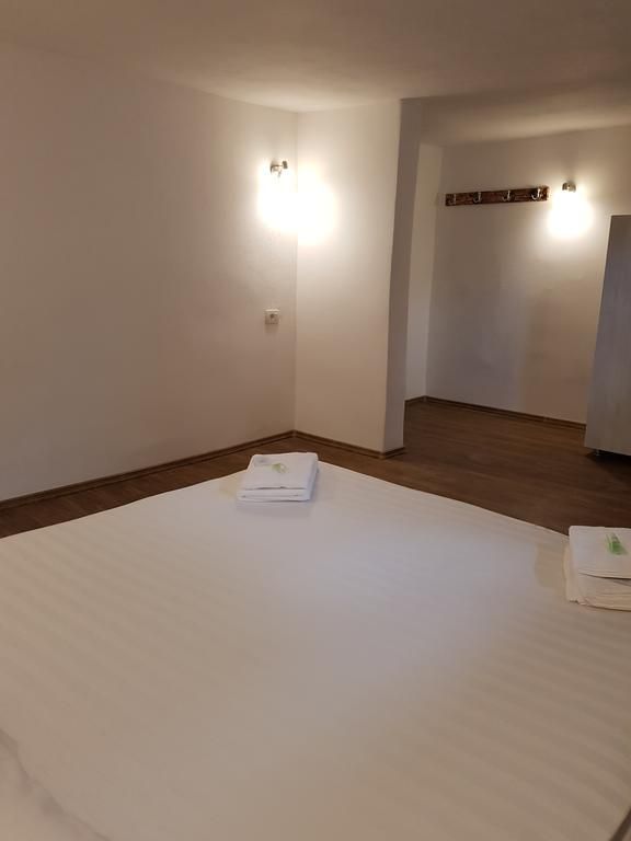 CAzare pentru firme,angajati zona Onix - Poză 3