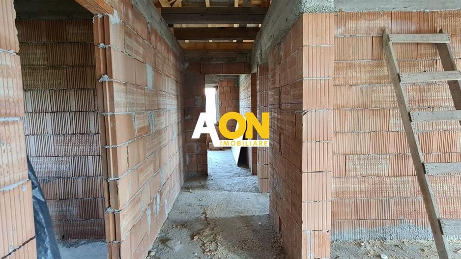 Casa la rosu cu toate utilitatile - Poză 6