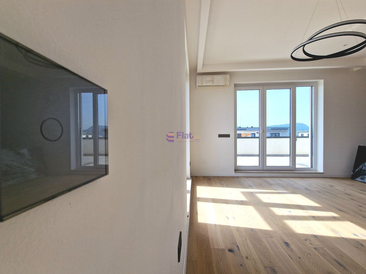 Comision 0 Penthouse 3 Camere 104 mp.  Terasa 43 mp. Tractorul - Poză 9