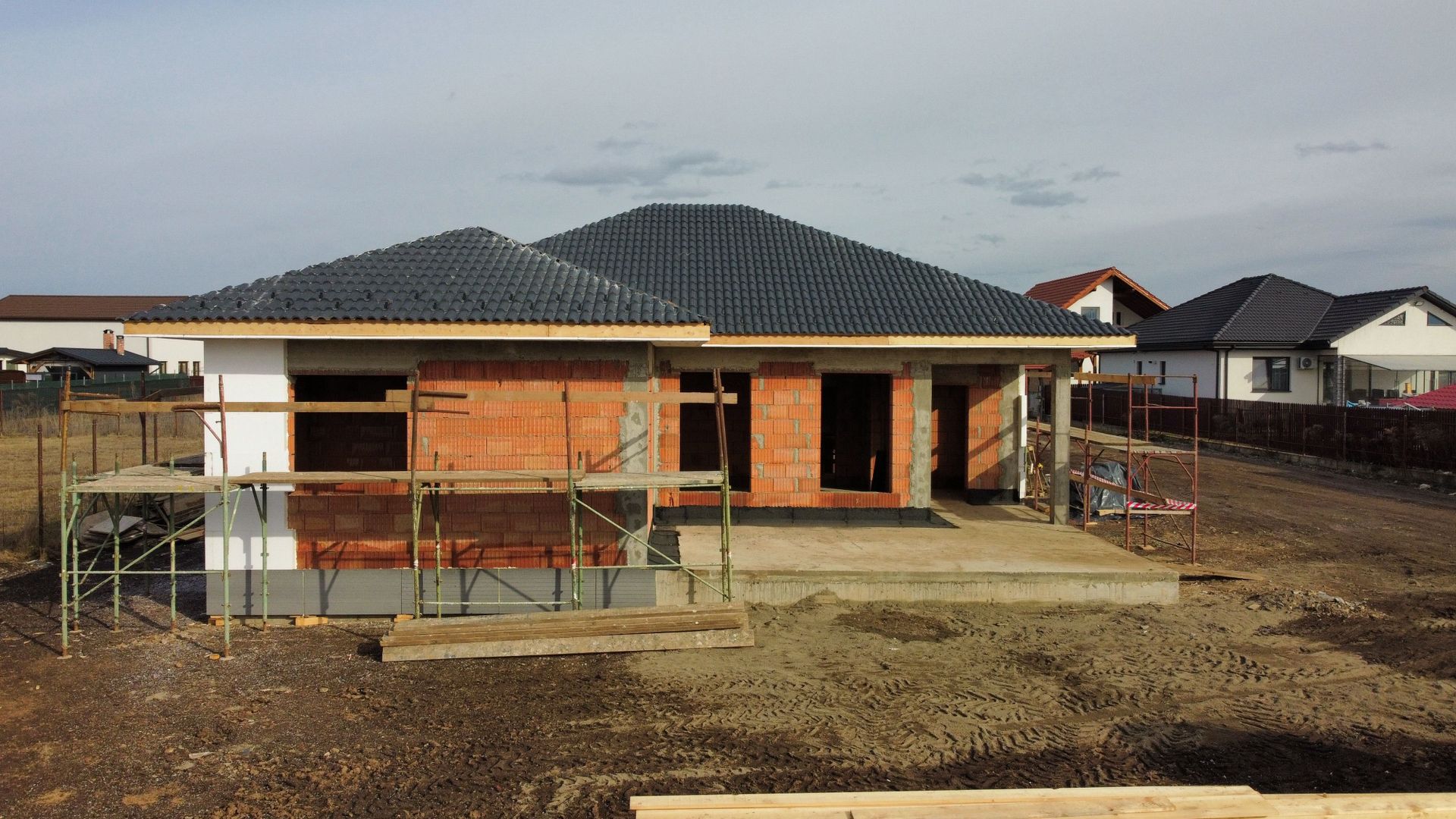 Casă pe parter de vânzare în cartierul Izvor - Poză 3