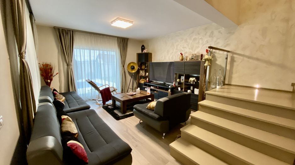 Vila pretabila pentru doua familii - Poză 16