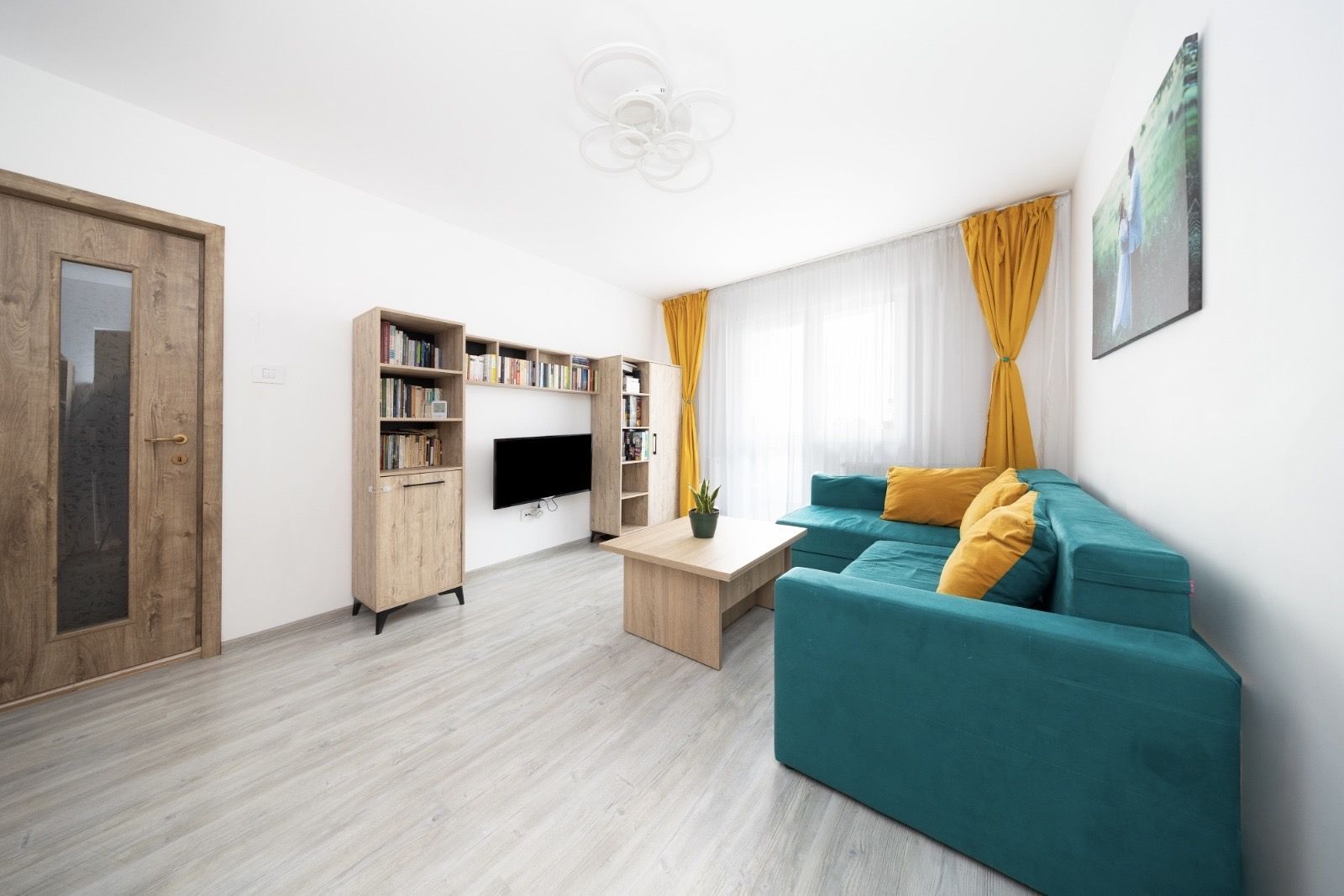 Apartament modern cu 2 camere, Noua, Etaj intermediar - Gata de locuit - Poză 1