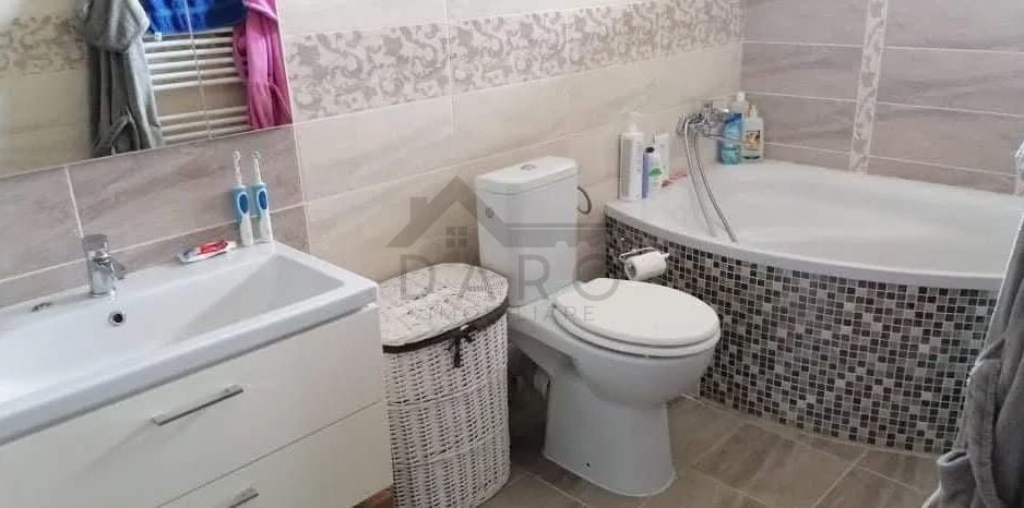 Închiriez apartament 2 camere + loc de parcare - Poză 2