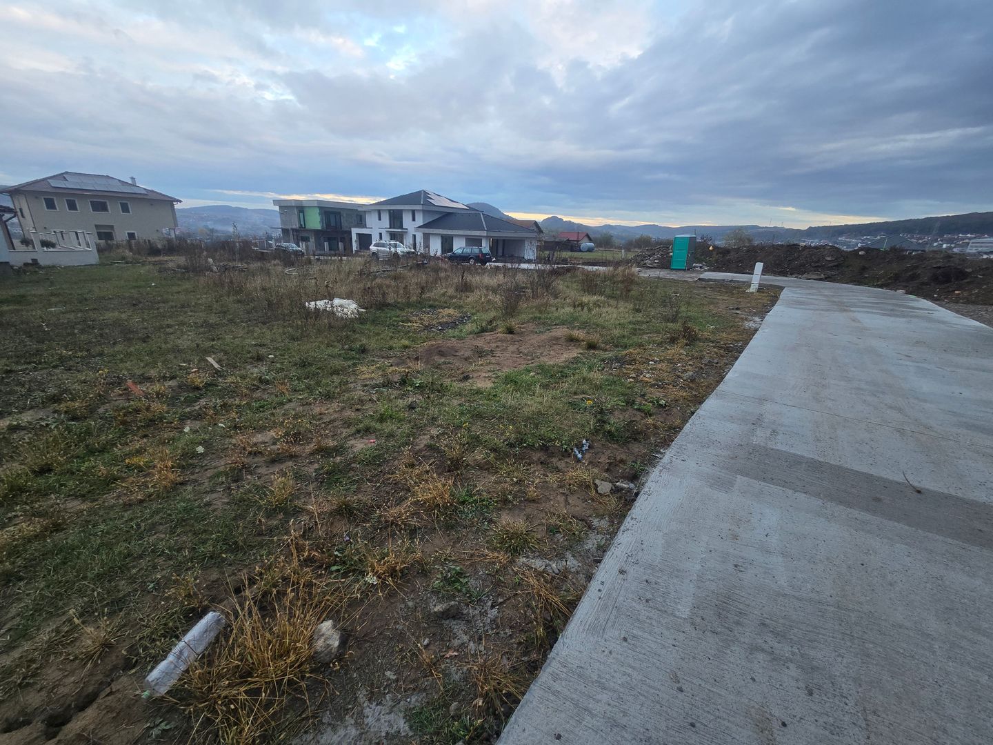 Teren 908mp.zona Penny Corunca CU duplex,toate utilitatile - Poză 2