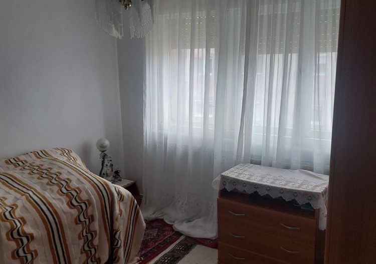 BRASADAS vinde ap 2 cam etaj 4/4 Micro 16. - Poză 1