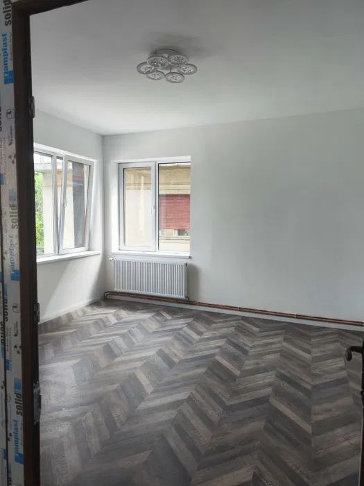 Casa Indiviuala Cu Locuri de Parcare  si Gradina Zona Centrala - Poză 3
