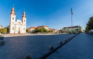 Apartament în Piața Catedralei pe două niveluri în Arad.