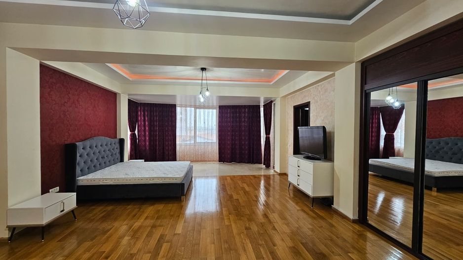 Vila generoasa de inchiriat intr o zona principala a orasului - Poză 4