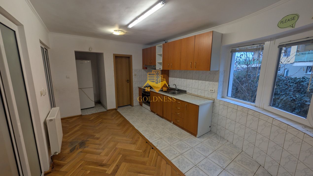 Casa/Spatiu de birou,Andrei Muresanu, 9 Camere,10 Parcari,Curte 2000mp - Poză 5