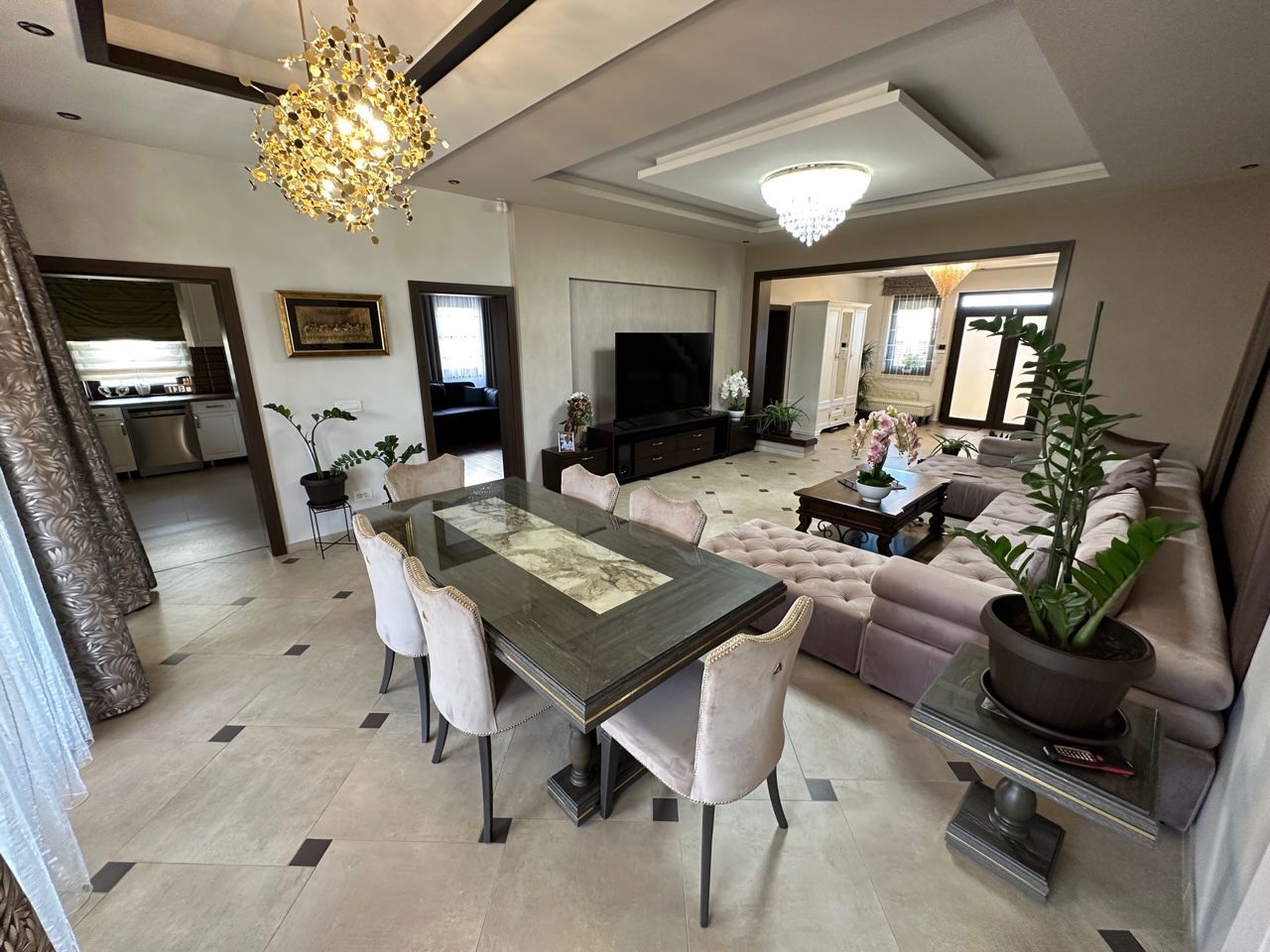 CASA EXCEPTIONALA CU LIVADA PROPRIE - Poză 1