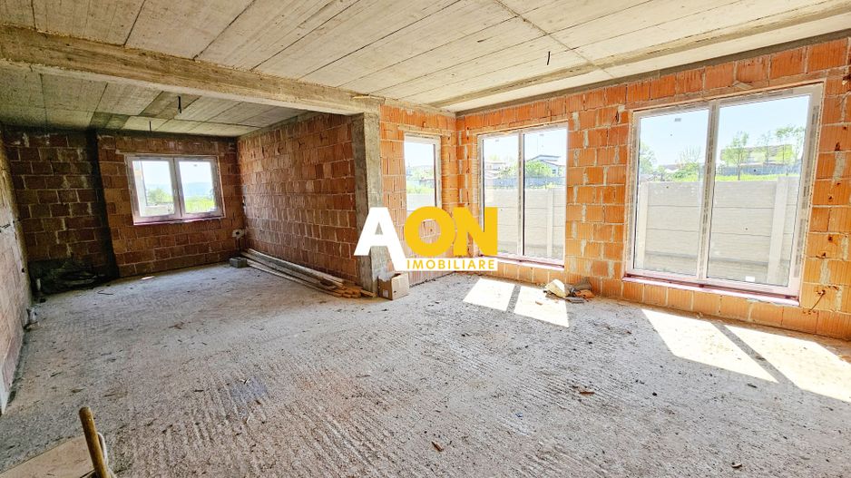 Casa la rosu, 3 camere, terasa, garaj, toate utilitatile, Micesti - Poză 4