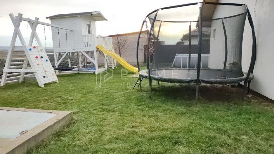 Casă superbă, pe un singur nivel – complet mobilată și utilată – Nazna - Poză 4