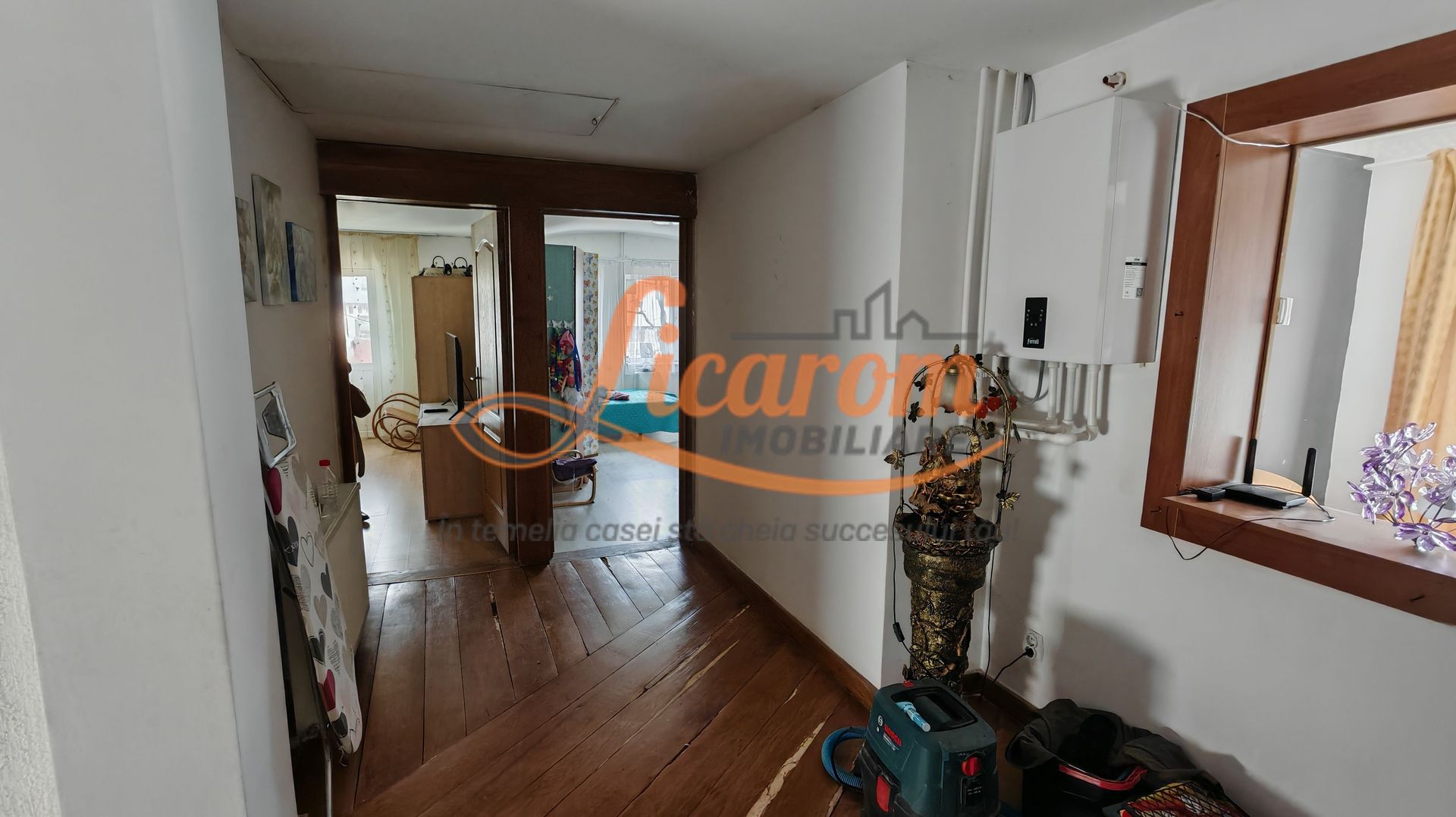 Vila P+E Bartolomeu,4 camere,4 bai,curte,garaj. - Poză 6