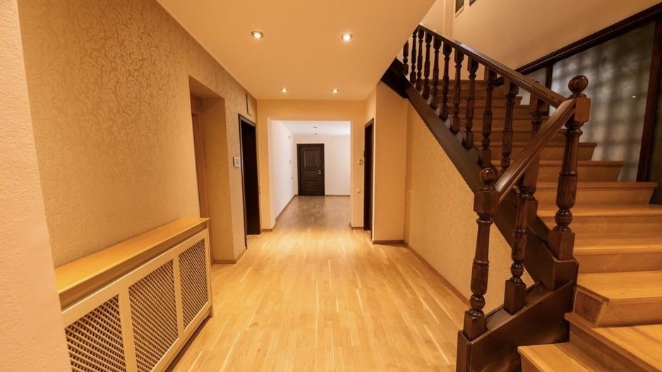 Vânzare vilă 22 camere, 883mp | Piscină privată - Poză 1