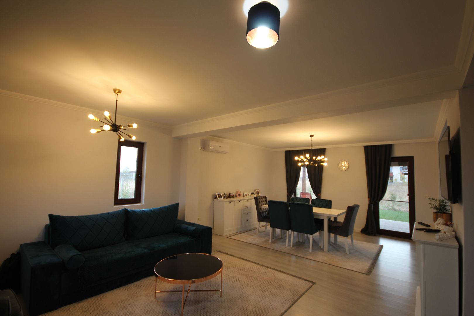 Modern si primitor - Poză 5