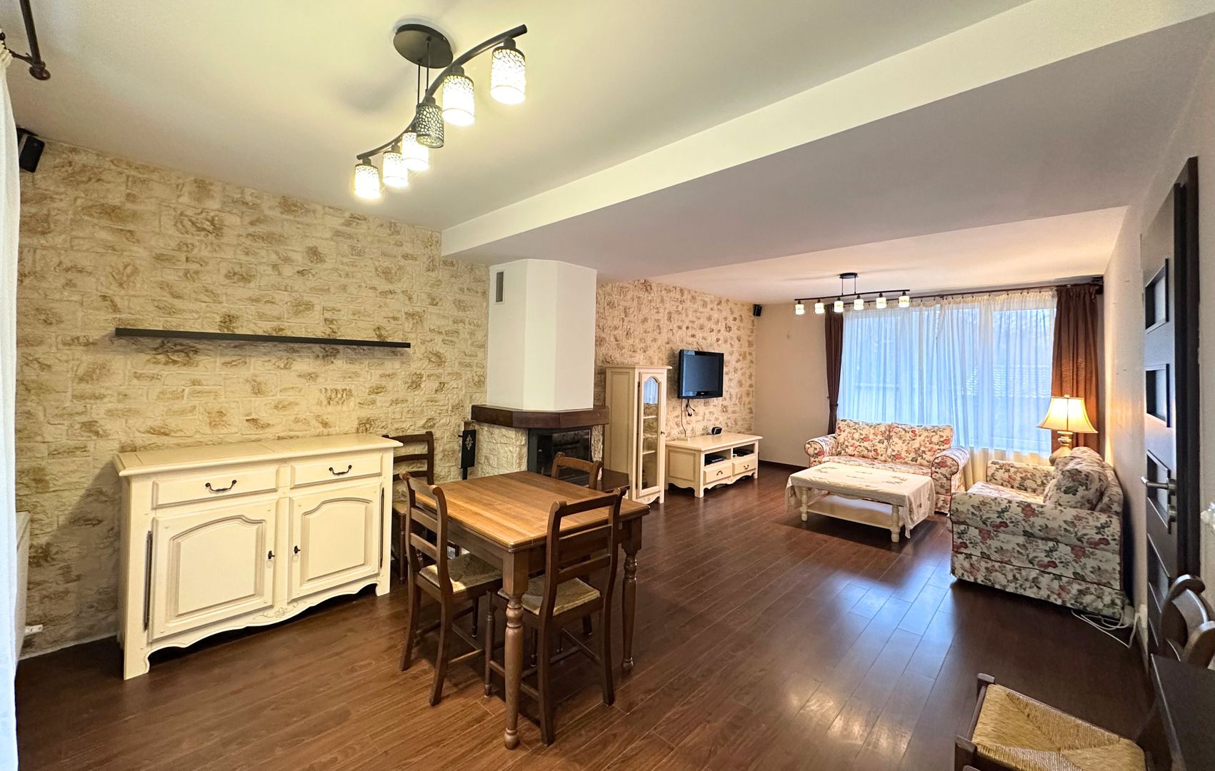 Închiriere casa duplex primitor creat pentru confort liniște și momente frumoase - Poză 6