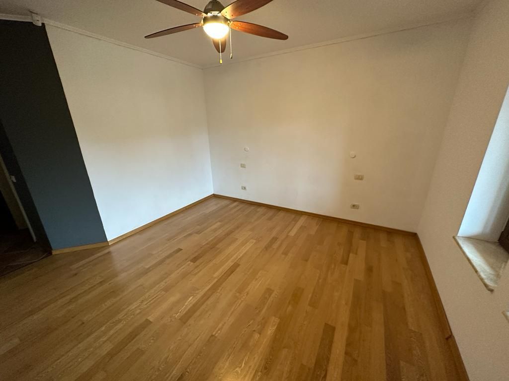 VILA  - ARADULUI. -British - Poză 48