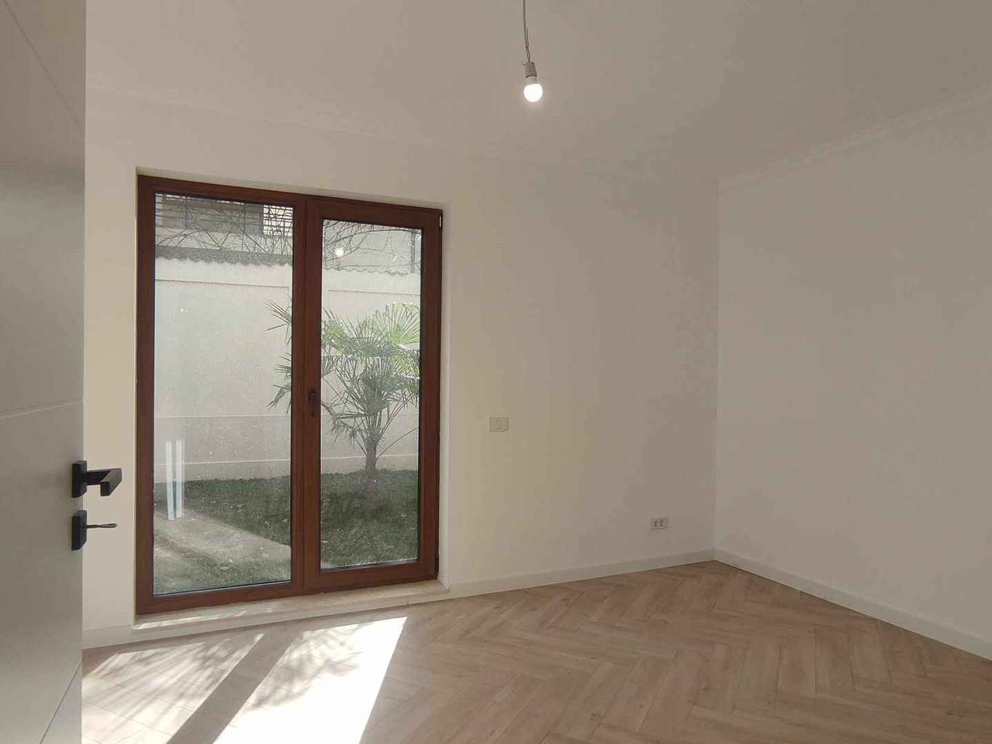 Vanzare apartament 3 camere cu gradina la 5 minute de metrou - Poză 9