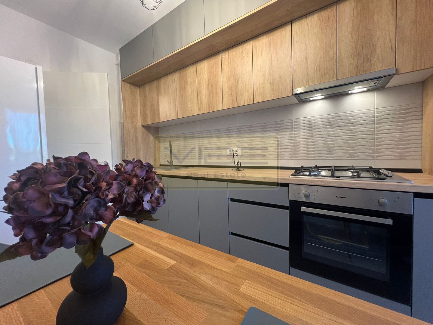 Apartament 2 camere premium + parcare Conest - Poză 1