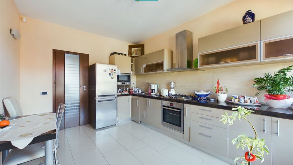 Vilă spațioasă cu 8 camere, Grădiște - Poză 13