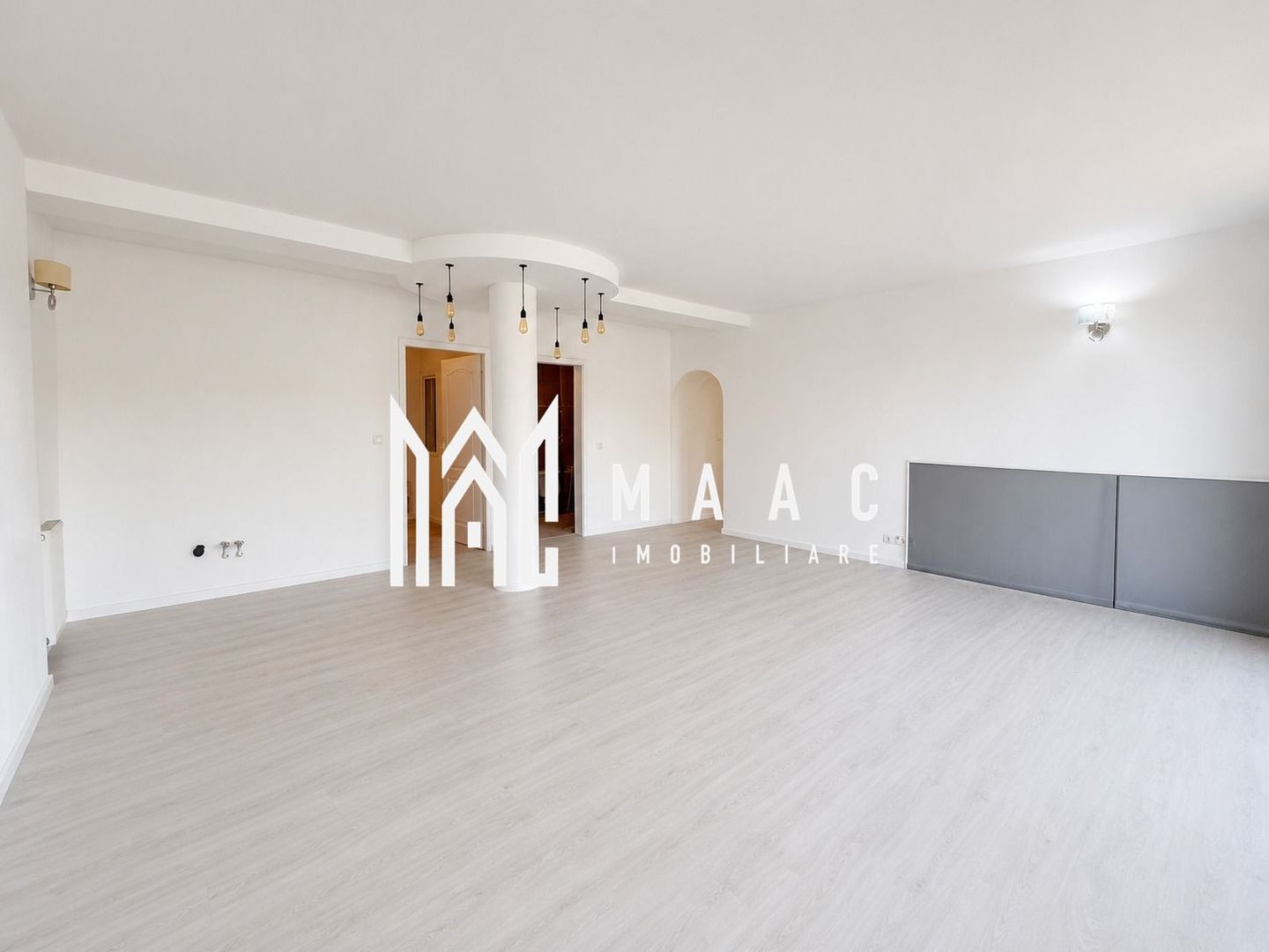 Spatiu comercial/ birouri | Etaj 1 | 80MP | Sub Arini - Poză 1