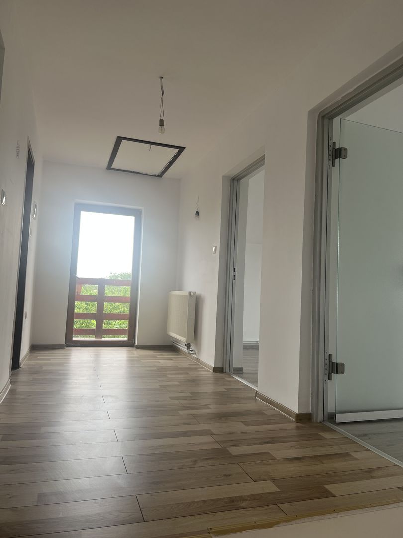 CASA DE VANZARE IN CARTIERUL PRIMAVERII -GIARMATA MARE - Poză 10