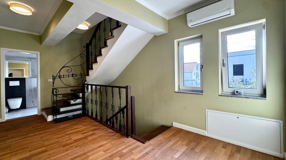 Casa spațioasă, cu teren generos, zona liniștită - in Braytim - Poză 14