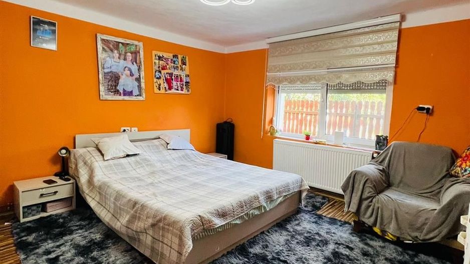 Casa la 20 de Km de Oradea - Poză 1